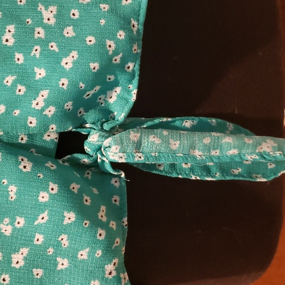 Button up green floral short sleeved shirt - Picture 2 of 6